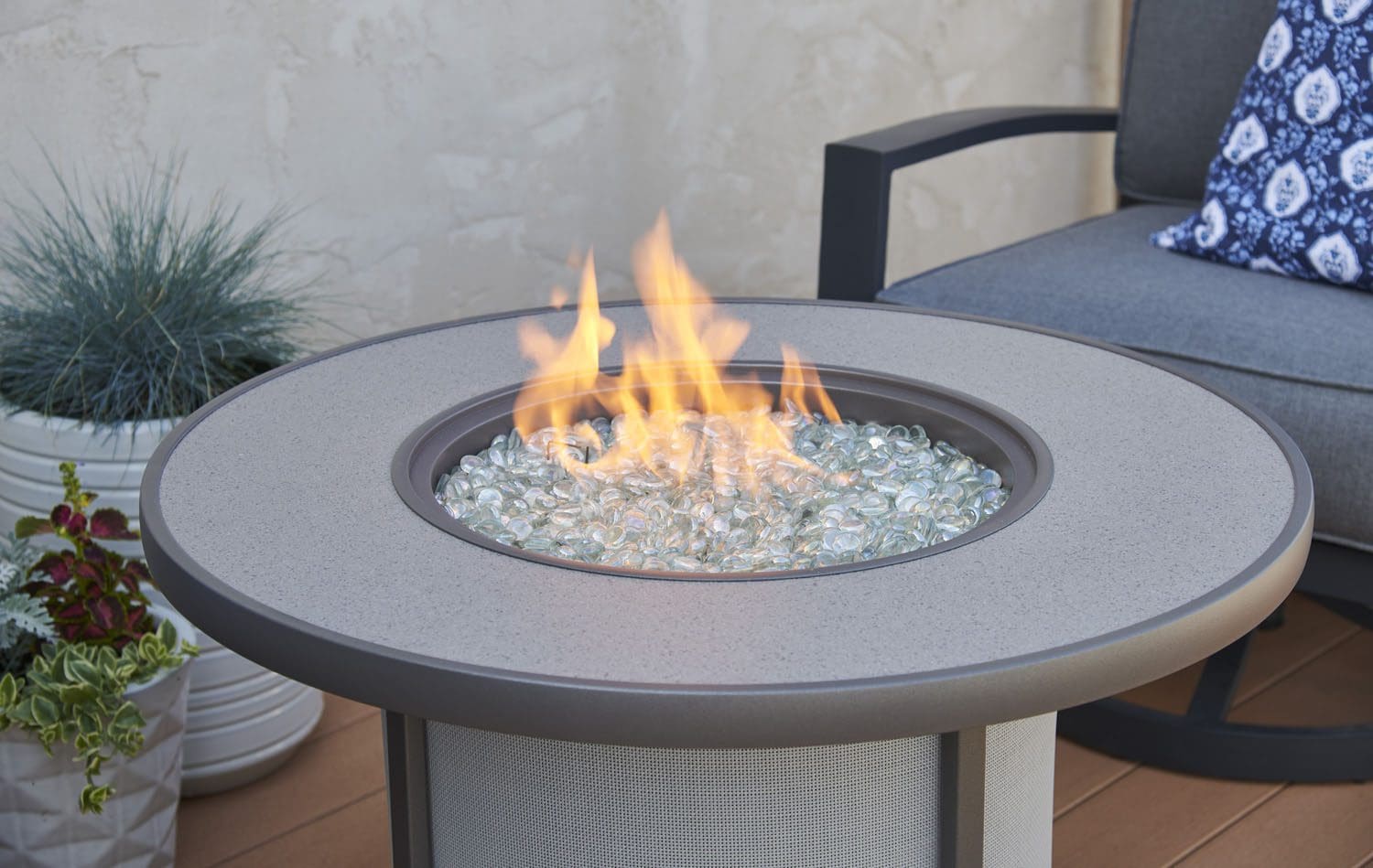 The outdoor greatroom stonefire fire pit table in the grey style with glass