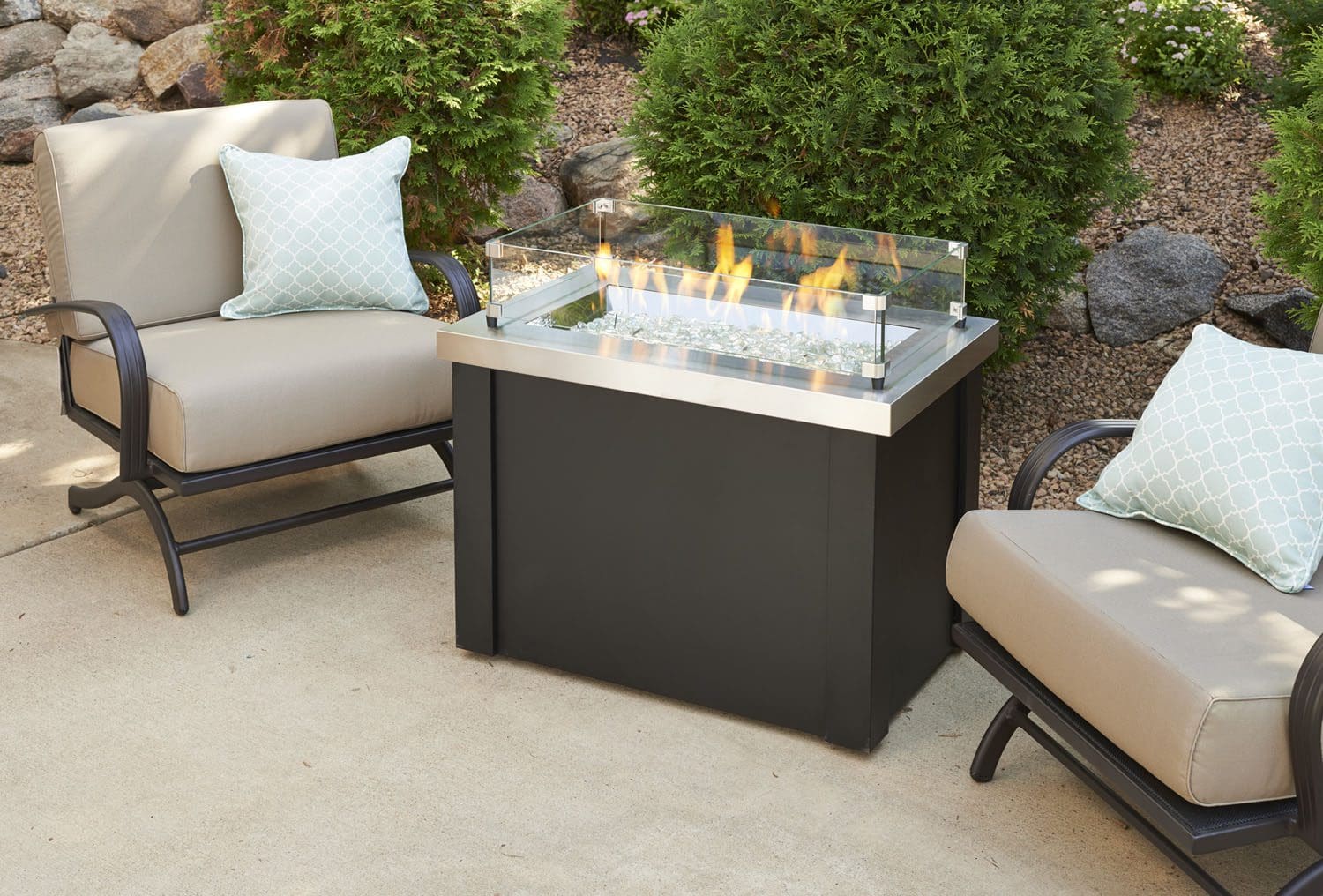 Looking for a contemporary, firepit but tight on space? Check out the Providence rectangular gas firepit fire table.