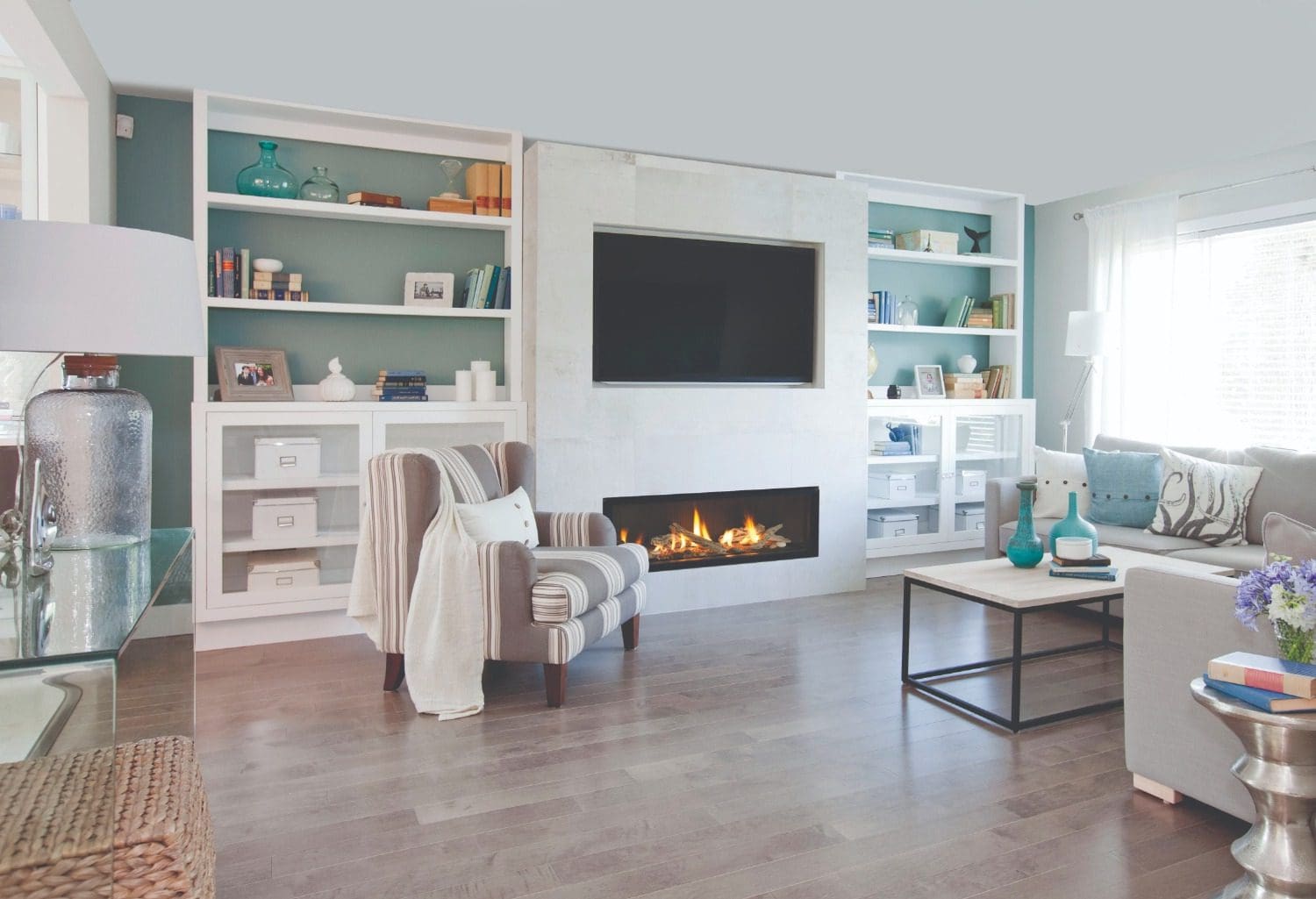 Close up of the Valor L2 linear gas fireplace in a beach home